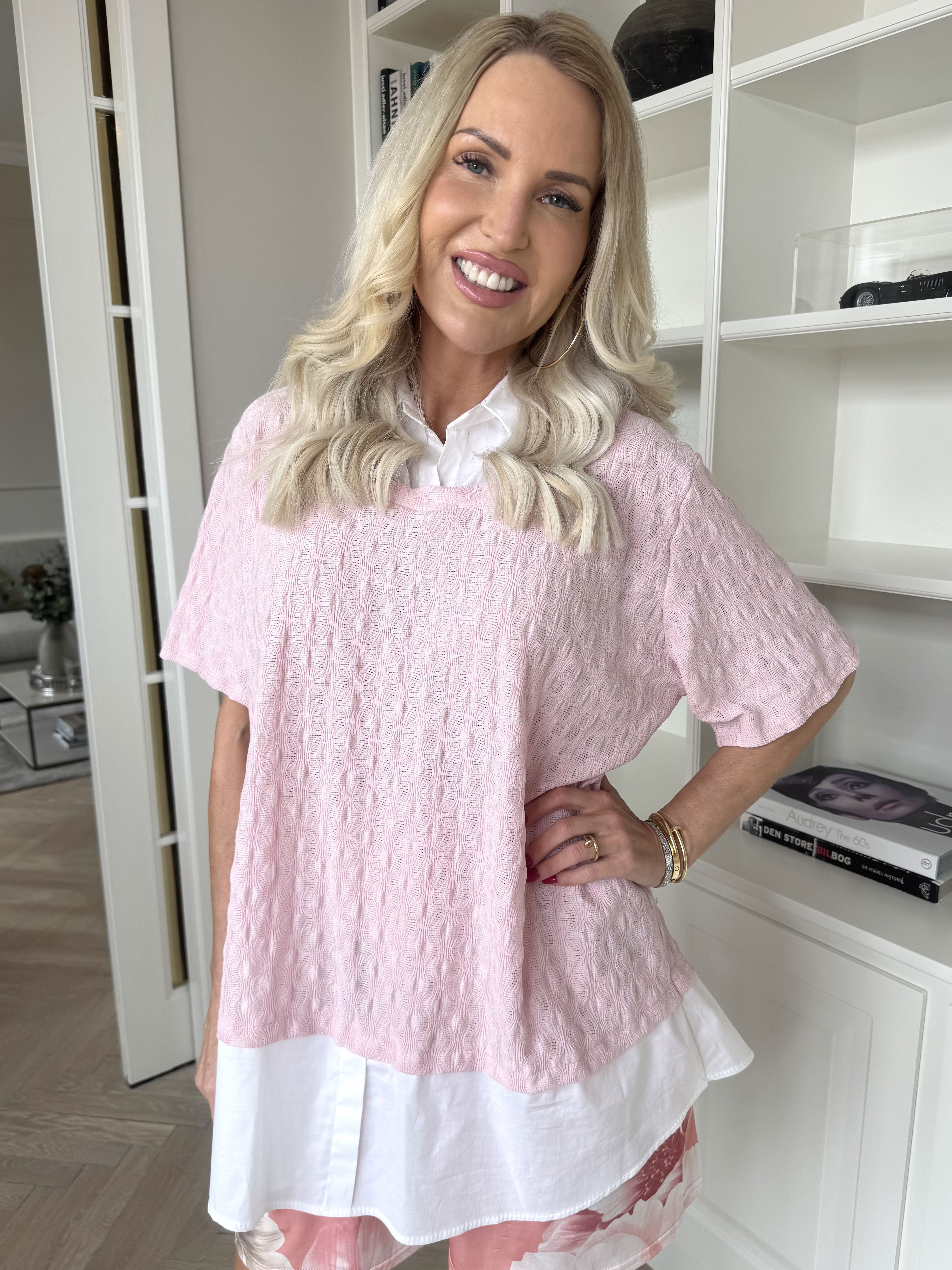 Shandel - Sød stretchy bluse med skjortedetaljer